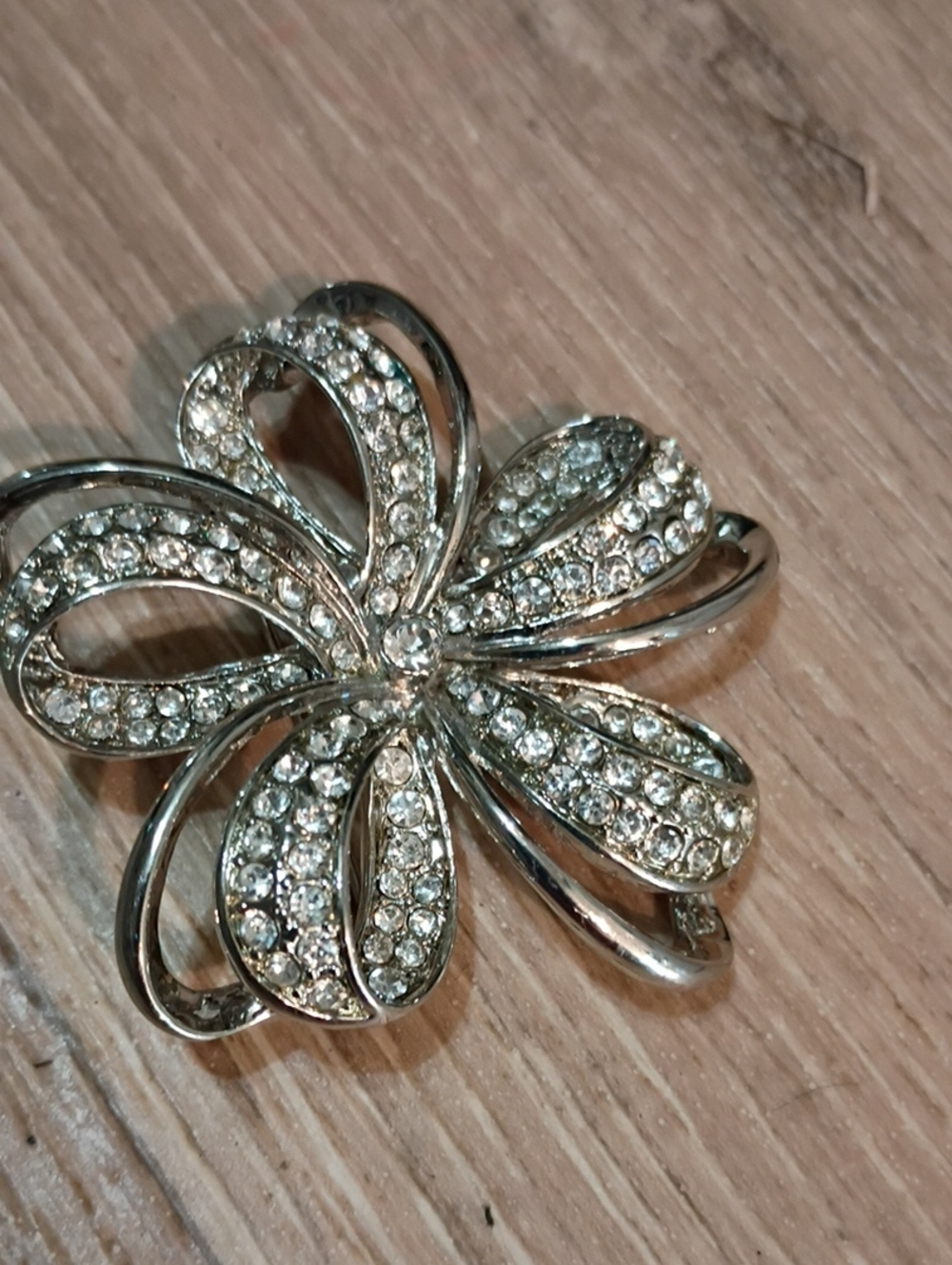 Crystal Flower Brooch - Silver Sparkle